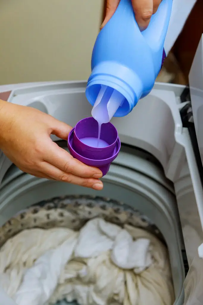 Can You Pour Liquid Detergents Directly On Your Clothes