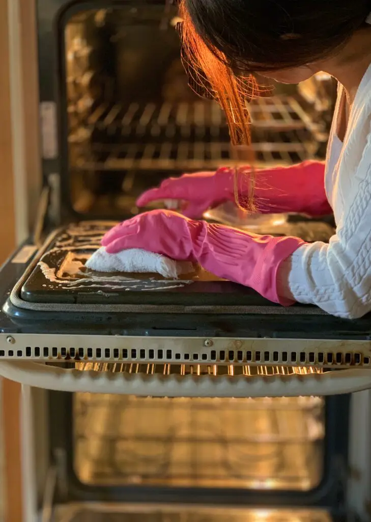 Clean Your Oven With Baking Soda and Vinegar?