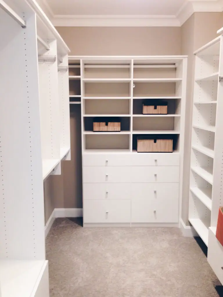 Walk-In Closet 