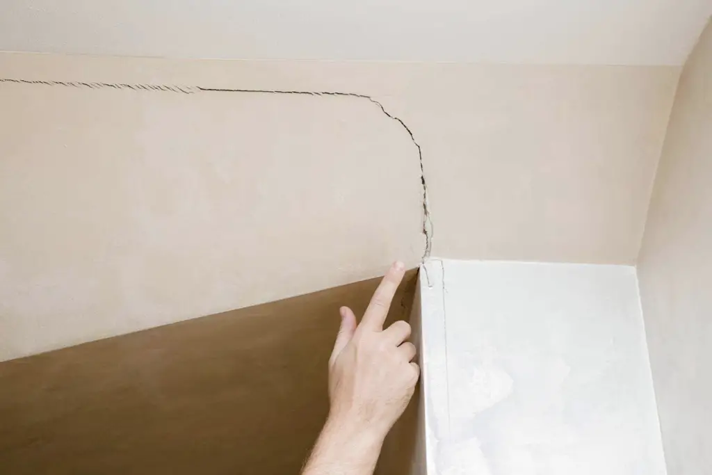 Entire Cieling Cracks - Types Of Ceiling Cracks With Pictures
