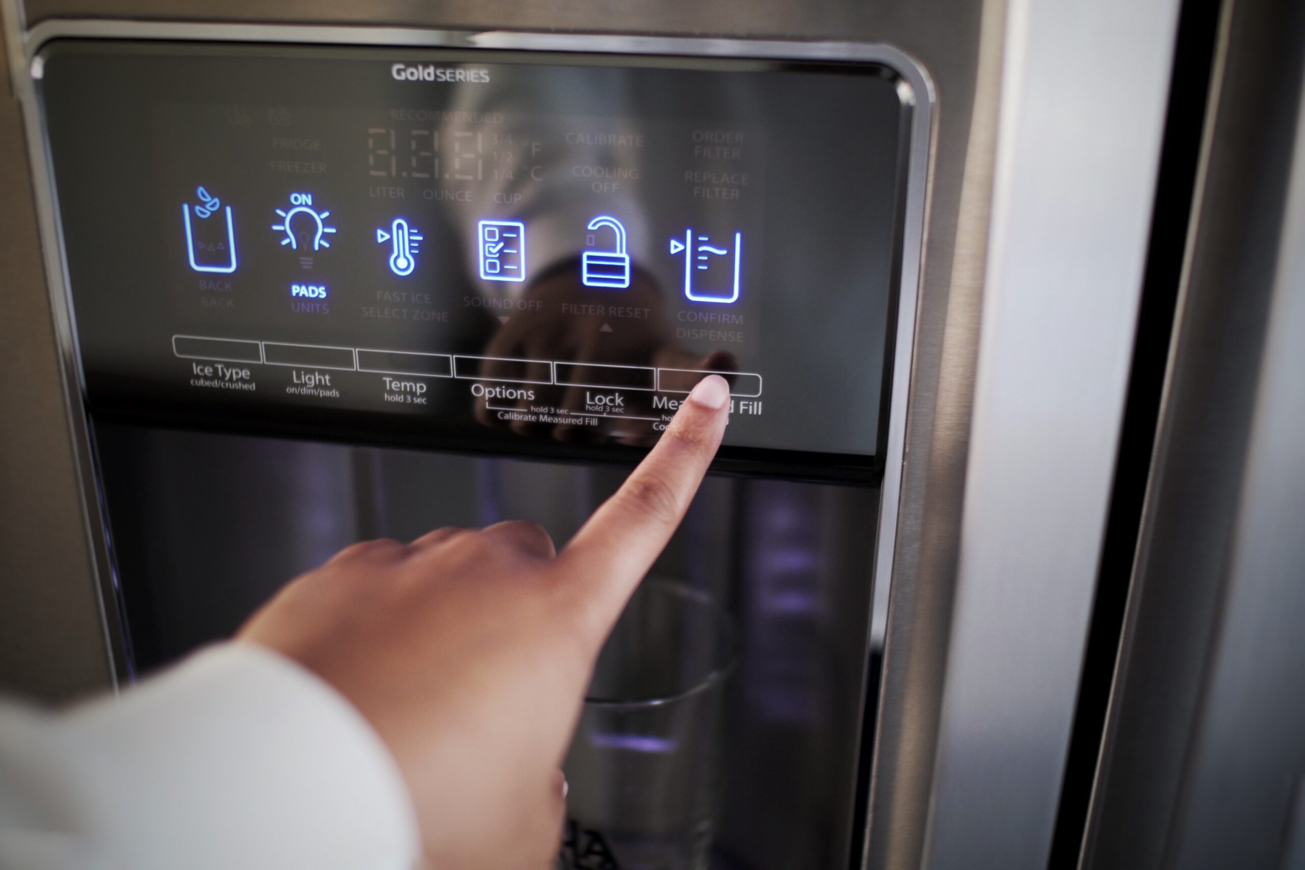 Ice-Cold Convenience: Freezerless Refrigerator With Seamless Ice Dispensing